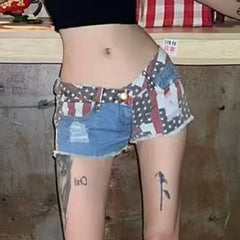 Klassische rote Vintage-Denim-Shorts