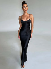 Ärmelloses, langes, figurbetontes Spaghetti-Kleid aus Satin