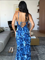 Blau gemustertes Neckholder-Schnürkleid für den Urlaub