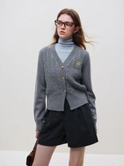 Bestickter Zopfmuster-Strickcardigan mit V-Ausschnitt