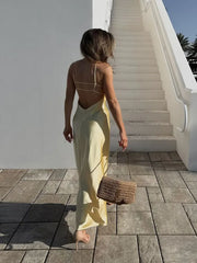 Gelbes rückenfreies Midi-Kleid aus Satin mit Trägern