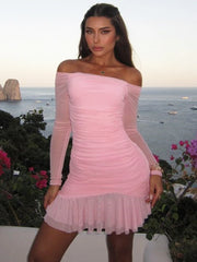 Rosa schulterfreies, gerafftes Minikleid