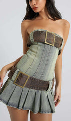 Trägerloses Minikleid mit Schnallendetails in Blau