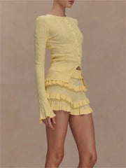 Zweiteiliges Set aus Rüschenstrickpullover und Shorts