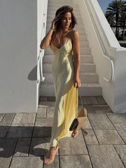 Gelbes rückenfreies Midi-Kleid aus Satin mit Trägern