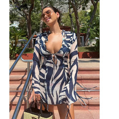 Bodycon-Kleid mit V-Ausschnitt, Zebra-Print und Rüschen