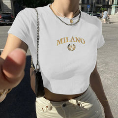 Schwarzes Crop-T-Shirt mit Buchstabenstickerei und Rundhalsausschnitt
