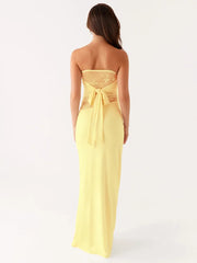 Schulterfreies, figurbetontes Patchwork-Spitzenkleid