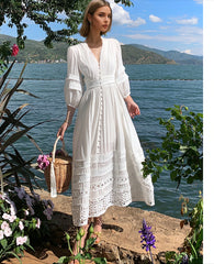 Vintage-Kleid aus Baumwolle mit floraler Spitze und V-Ausschnitt im Boho-Stil