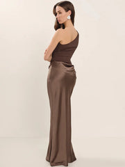 Ärmelloses Clubkleid aus Satin mit Patchwork-Details