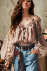 Boho-Bluse mit schulterfreiem Ausschnitt und Schnürung