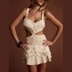 Minikleid mit Quasten und Ausschnitt