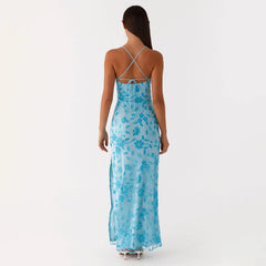Paillettenbesetztes, figurbetontes Cami-Kleid mit Schlitz