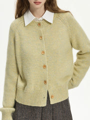 Locker geschnittene Winter-Strickjacke im Büro-Stil