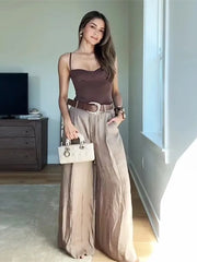 Satinhose mit Gürtel, weitem Bein und Taschen