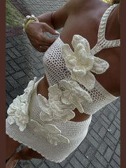 Mini-Blumenkleid mit Neckholder aus gestricktem Lochmuster