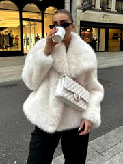 Streetwear-Mantel mit flauschigem Fuchspelzrevers
