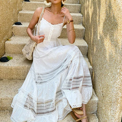 Ärmelloses Boho-Kleid aus weißer Baumwolle mit elastischem Rücken