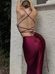 Ärmelloses, figurbetontes Partykleid mit Schnürung und V-Ausschnitt