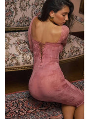 Bedrucktes, figurbetontes Midikleid mit Spitzeneinsatz an der Seite