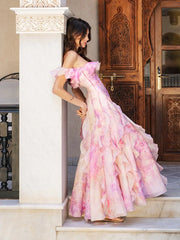 Plissiertes, schulterfreies Blumenkleid