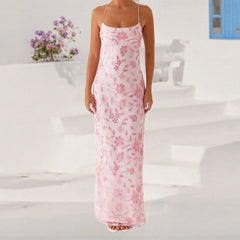 Paillettenbesetztes, figurbetontes Cami-Kleid mit Schlitz