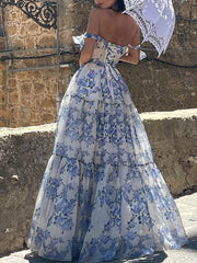 Rückenfreies, tailliertes, ausgestelltes Maxikleid mit Blumenmuster