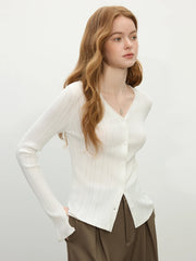 Gerippter Strickcardigan mit V-Ausschnitt, Schlitzbündchen und Strickdetails