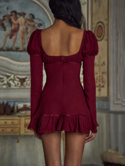 Rüschenkleid mit Schnürung und eckigem Ausschnitt, figurbetont