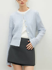 Perlenbesetzter, runder Halsausschnitt, blauer Seidenstrickpullover