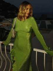 Glitzerndes, oberschenkelhohes Rüschenkleid
