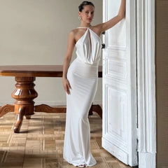 Neckholder-Abendkleid mit offenem Rücken und Drapierung