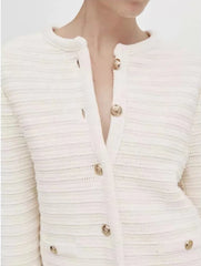 Kurzstrickjacke mit Struktur und Knöpfen