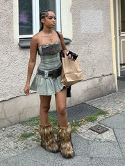 Trägerloses Jeans-Minikleid mit Gürtel