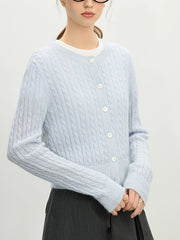 Perlenbesetzter, runder Halsausschnitt, blauer Seidenstrickpullover