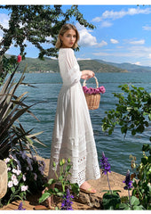 Vintage-Kleid aus Baumwolle mit floraler Spitze und V-Ausschnitt im Boho-Stil
