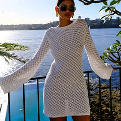 Gestricktes, rückenfreies Strandminikleid