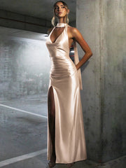 Maxikleid mit tiefem V-Ausschnitt, Schleifenschlitz und Neckholder
