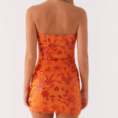 Glitzerndes, perlenbesetztes, trägerloses Bodycon-Kleid