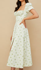 Vintage-Midikleid mit Blumenmuster und Puffärmeln in Weiß 