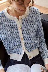 Hellblauer Cardigan mit Rundhalsausschnitt, langen Ärmeln und kurzem Ärmel