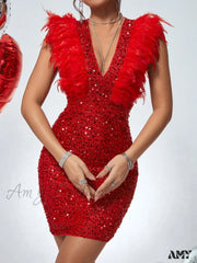 Amy Fashion - Figurbetontes Kleid mit flauschigem Paillettenbesatz und Reißverschluss hinten
