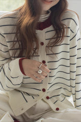 Farbblock-Streifen-Strickjacke mit Rundhalsausschnitt und Stickerei
