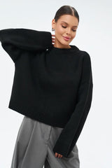 Unifarbener, locker gestrickter Rundhalspullover