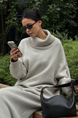 Lässiger minimalistischer Oversize-Rollkragenpullover