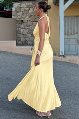 Neckholder-Partykleid mit V-Ausschnitt, rückenfreiem Design, Raffungen und hohem Schlitz