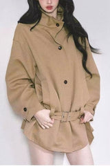 Französischer Hepburn-Mantel mit Stehkragen, Gürtel und lockerer, schmaler Passform