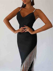 Schwarzes Unterkleid mit hohem Schlitz 