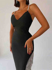 Schwarzes Unterkleid mit hohem Schlitz 