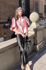 Französische Bluse aus Satin mit kurzen Ballonärmeln